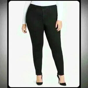 William Rast Sculpted Highrise black skinny plus size jeans 22W